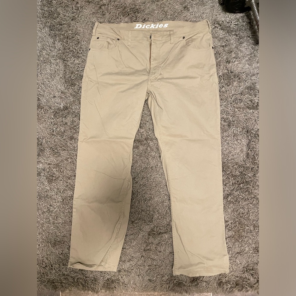 Men’s lightweight pants by Dickies. Size 38x32 Great condition